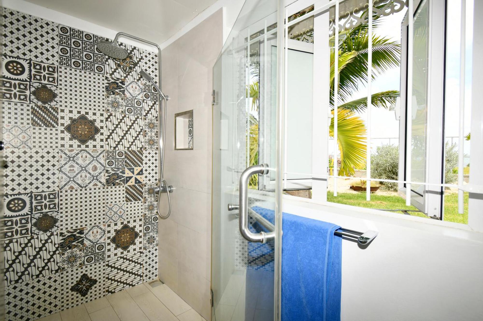 Chalet Kestrel With Pool On The Beach Riambel Bagian luar foto